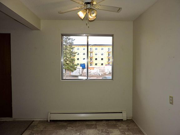 Laurier Photos - 4_04062022