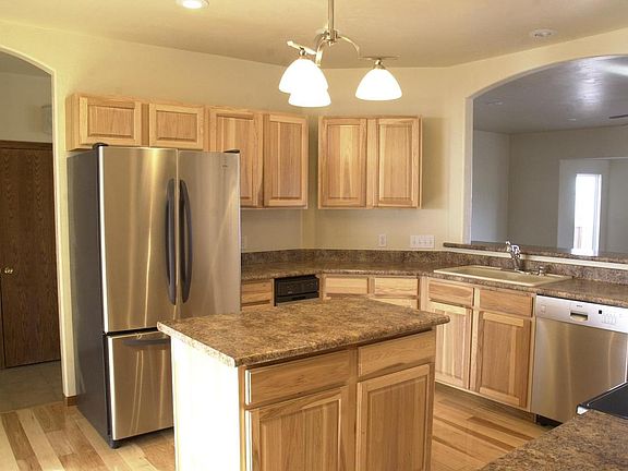4th image of 744 Golden Edge Drive