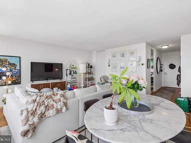 210 Locust St #26FW — Photo 2