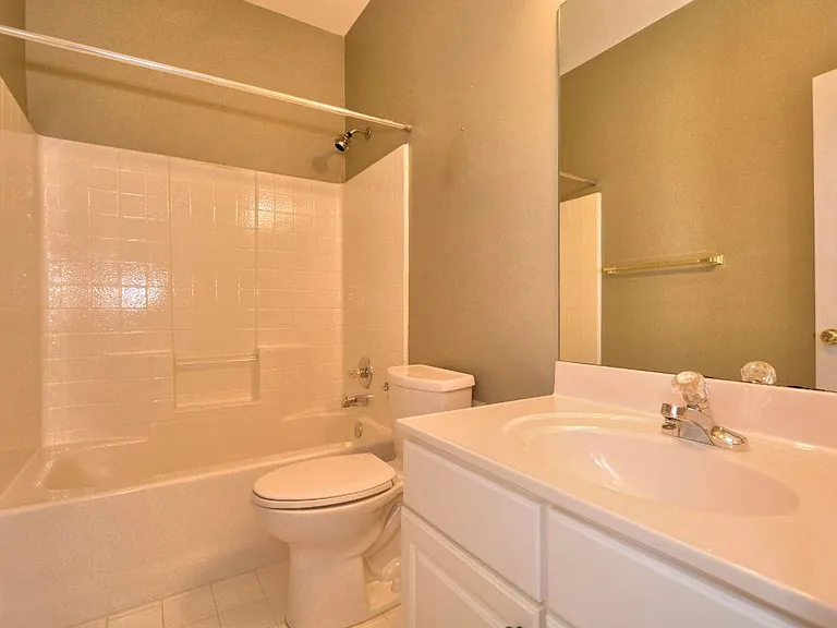 209 Lenox Ln — Photo 24