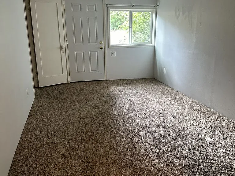 1005 NE D St — Photo 25