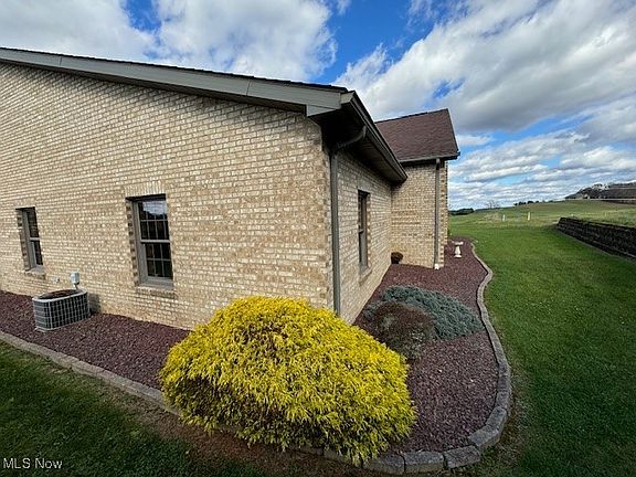 5th image of 49123 Fairway Dr