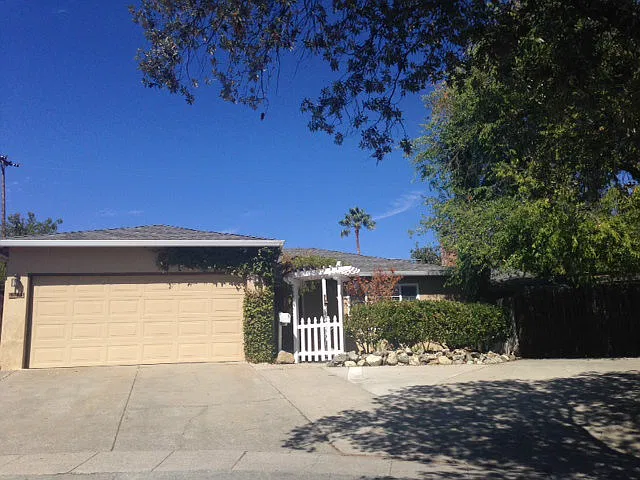 3 bed, 1422 sqft, $4,050 — Photo 1