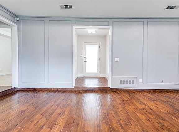 4th image of 2204 Kirby Dr