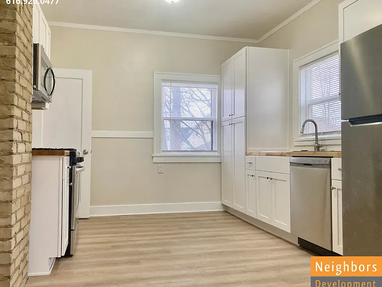 1139 Walker Ave NW — Photo 17