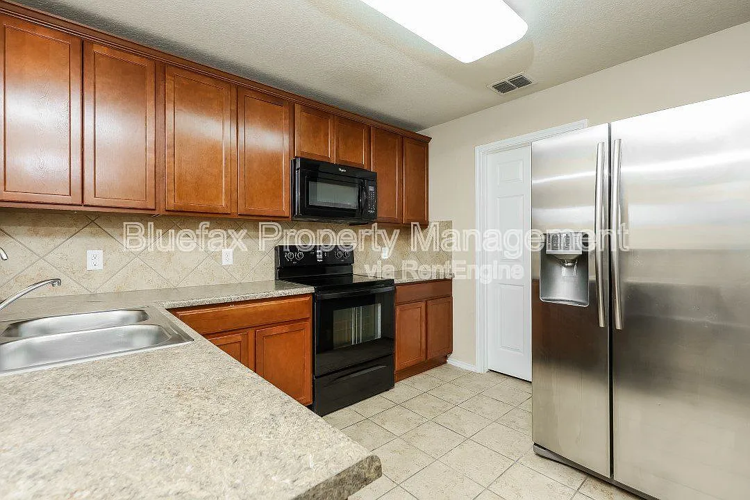 3 bed, 2.5 bath, 1812 sqft, $1,750 — Photo 4