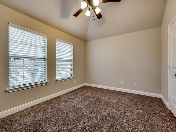4th image of 702 Colony Dr