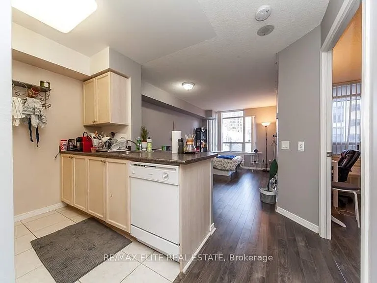 155 Beecroft Rd #303 — Photo 6