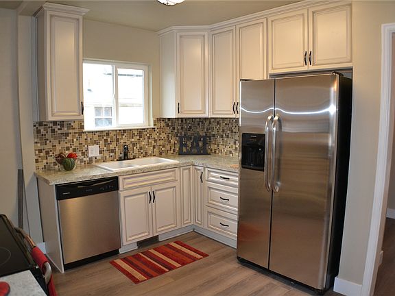 5th image of 574 N Oakley St