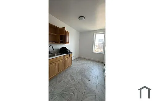 2582 Briggs Ave Photo 1