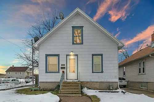 3202 Caledonia St Photo 1