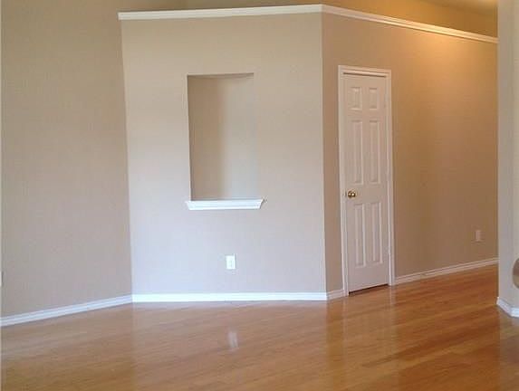 4th image of 2206 Lilac Cir