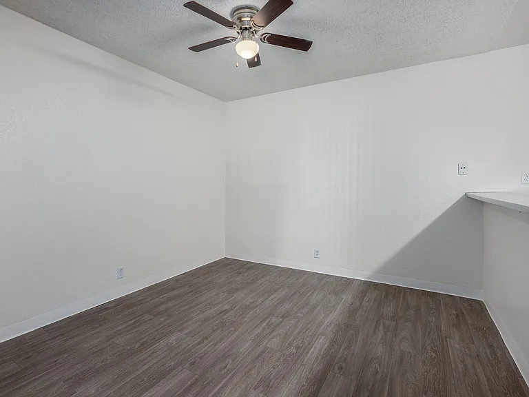 Rivercourt Apartments — Photo 23