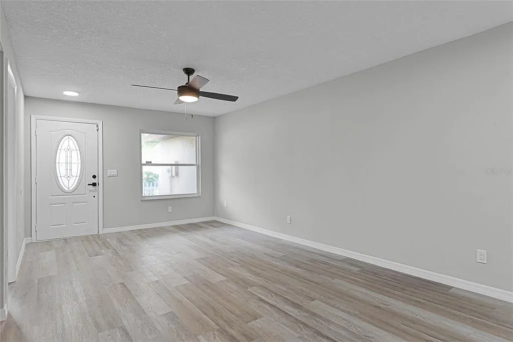 3 bed, 2.0 bath, 1377 sqft, $1,865 — Photo 2