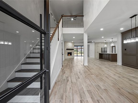4th image of 10024 Lancaster Dr