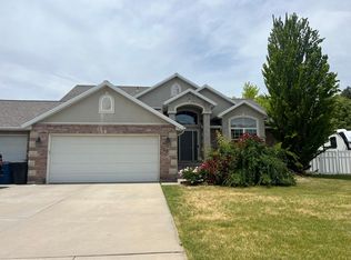 382 S Kays Dr, Kaysville, UT 84037