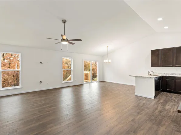 206 Liberty Valley Dr, Foristell, MO 63348