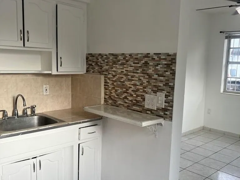1823 SW 7th St #7 — Photo 6
