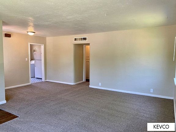 4th image of 817 W Myrtle St