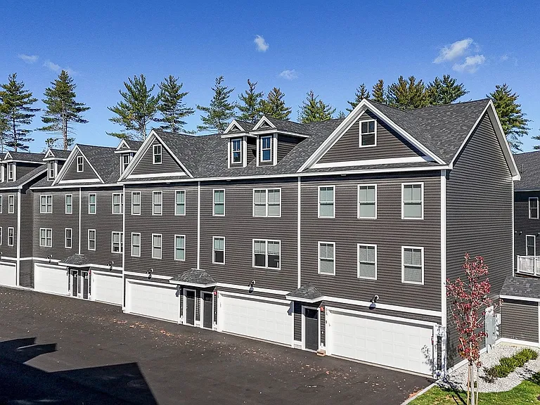Bayberry Commons- 3 Bedroom 2.5 Bath Townhomes with 2 Car Garage — Photo 125