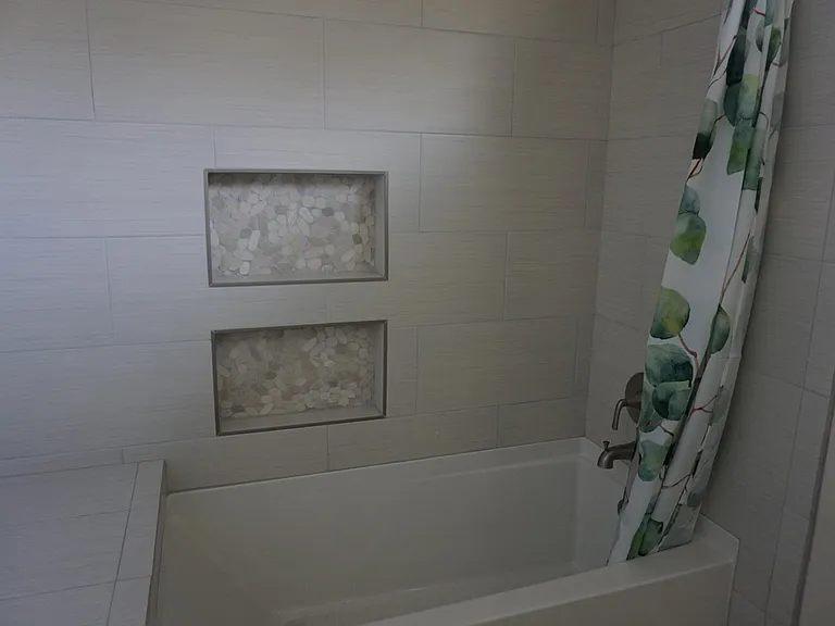 Soaking tub/shower