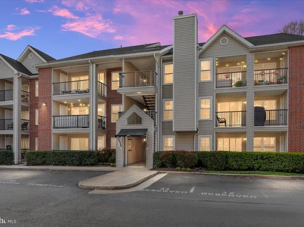 3310 Wyndham Cir APT 211, Alexandria, VA 22302