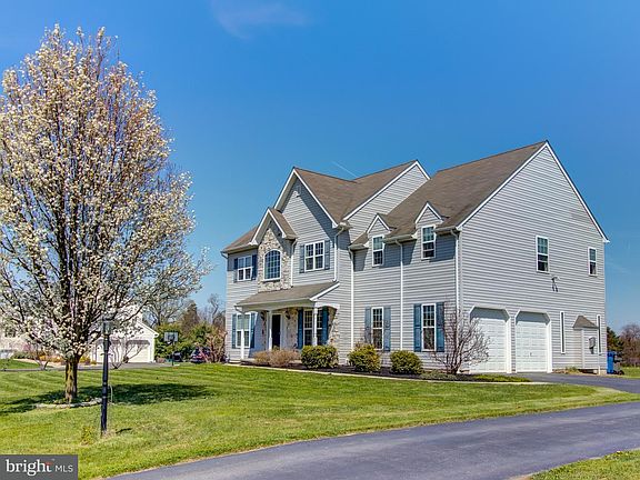 2nd image of 112 Olde Field Dr