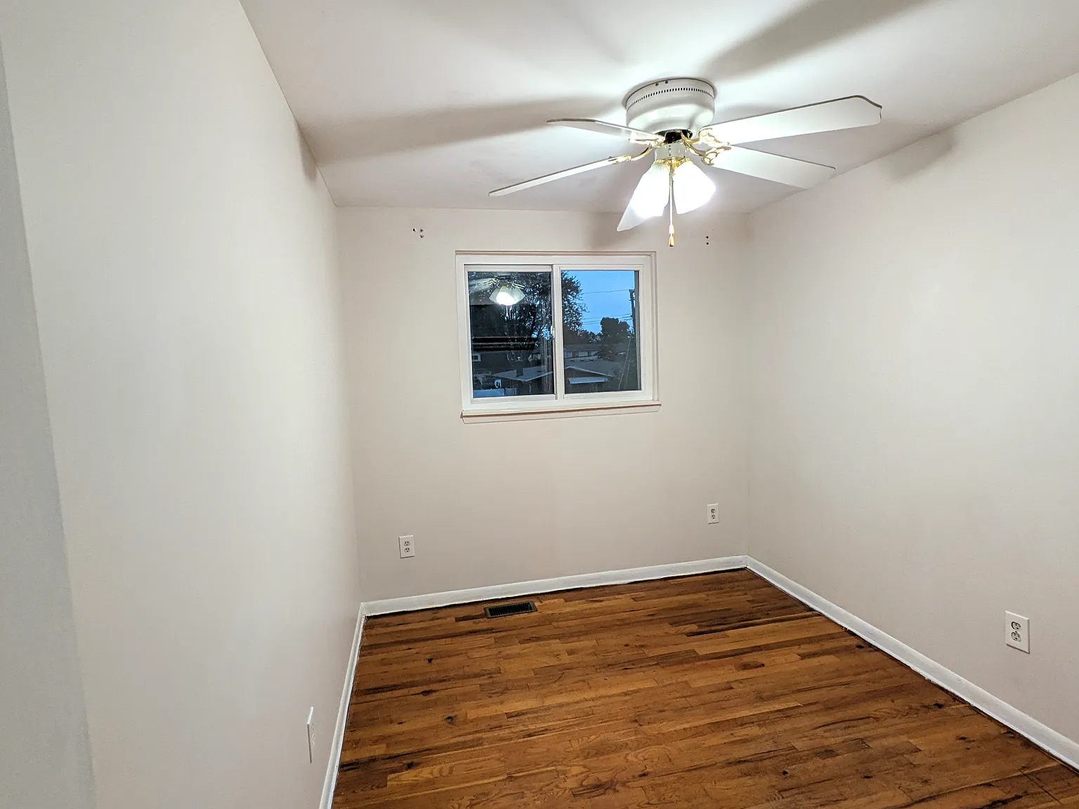 5 bed, 2.5 bath, 2760 sqft, $2,450 — Photo 4