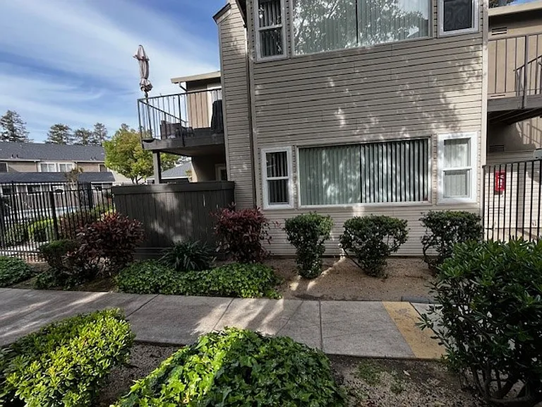 Carmel Woods Apartments — Photo 79
