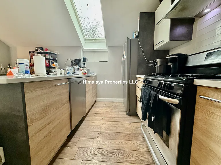 407 Dudley St #6 — Photo 4