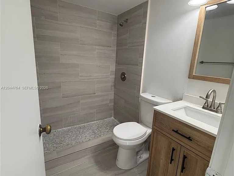 1820 W 53rd St #517 — Photo 10
