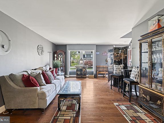 5th image of 311 New Castle Ln