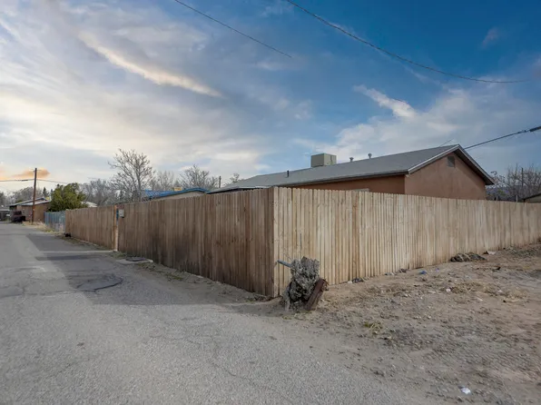 2820 Sioux St NW, Albuquerque, NM 87107