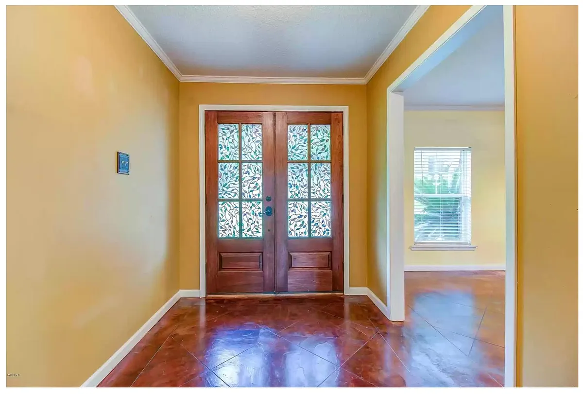 Building Photo - Crestview Ct