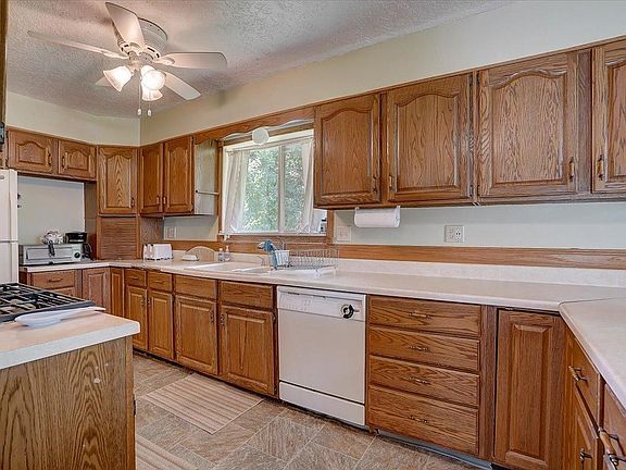 5th image of 37735 Greenway Ave