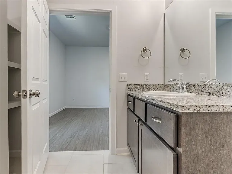 125 Jennifer Ave — Photo 9