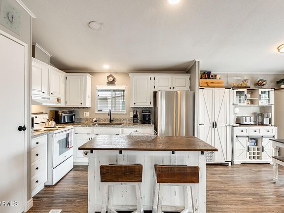 3rd image of 1669 N SUNCREST Avenue