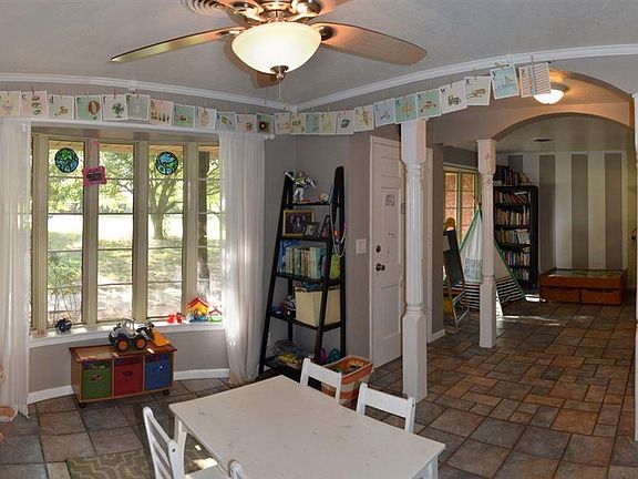3rd image of 224 Cindy Ln
