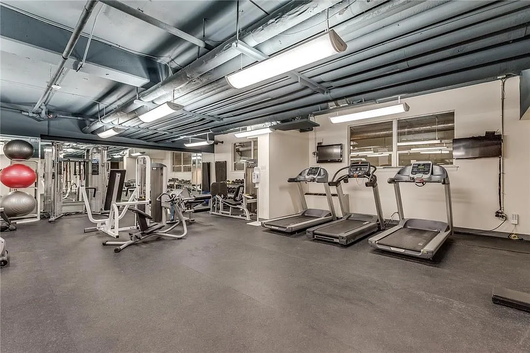 1 bed, 772 sqft, $2,100 — Photo 3