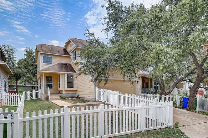 1115 Rawhide Trl — Photo 50
