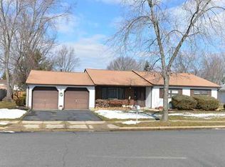 11 Cameo Dr, Monroe Township, NJ 08831