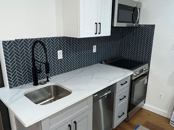5th image of 426 E 58th St APT 3A
