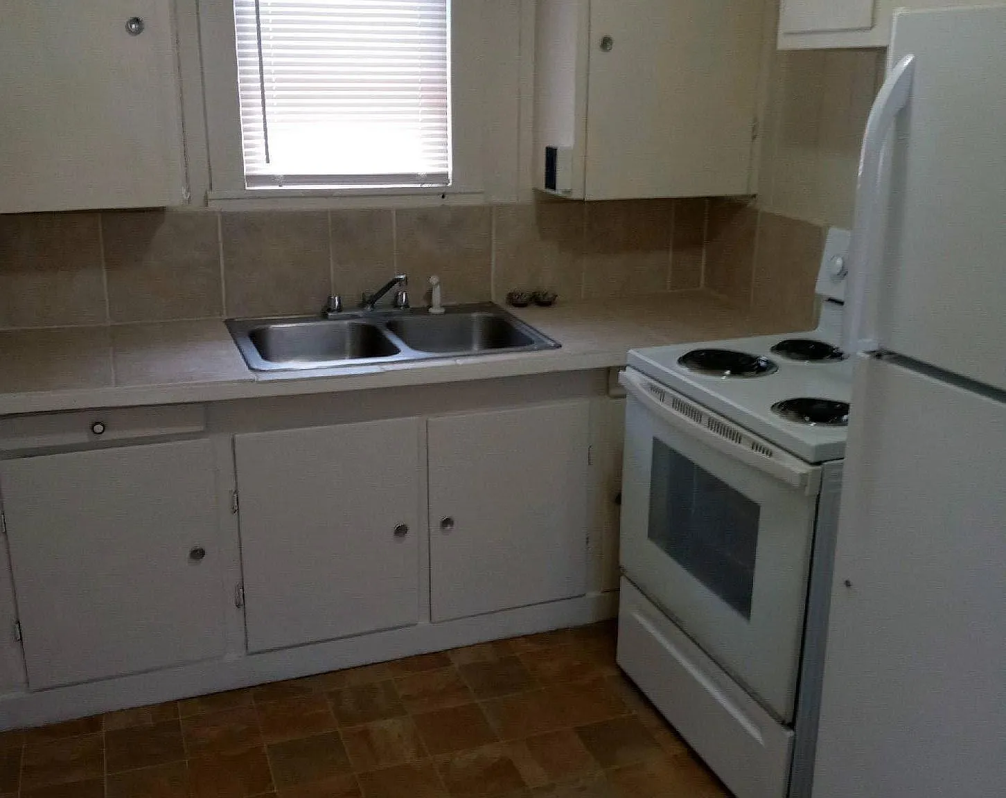 2 bed, 936 sqft, $1,650 — Photo 2
