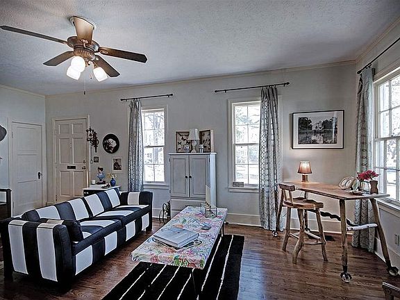 front room/main room