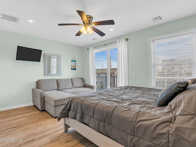 329 Franklin Ave — Photo 22