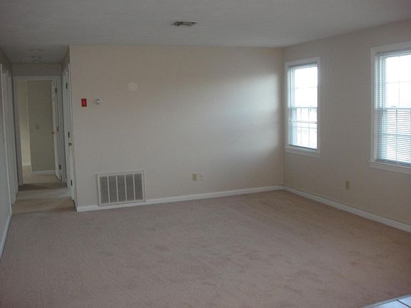 2nd image of 101 Marlborough St #1