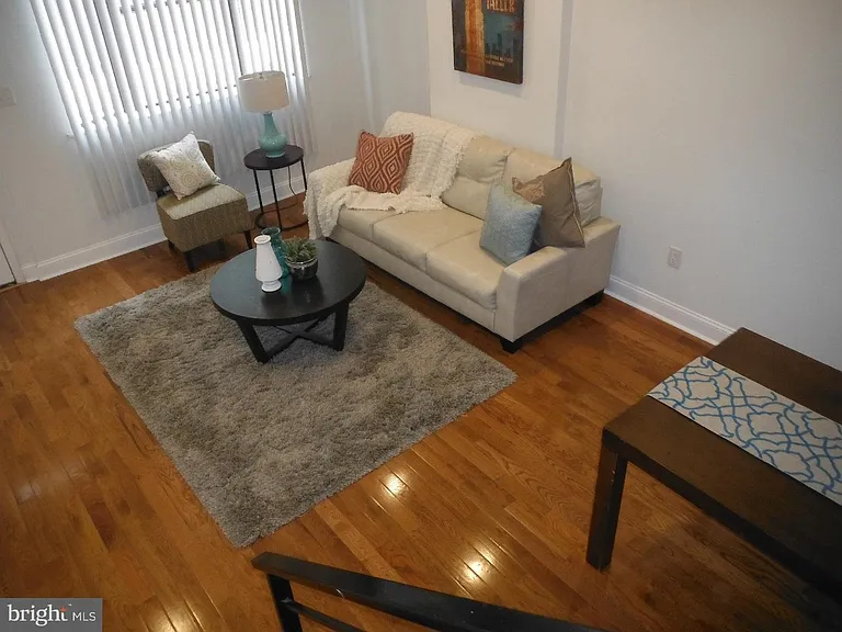 1537 S Chadwick St — Photo 19