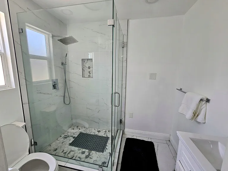 2548 E Wilson Ave — Photo 148