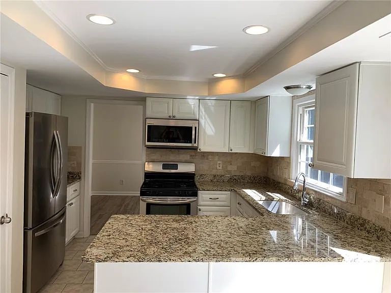 4536 Woodlawn Lake Dr — Photo 11