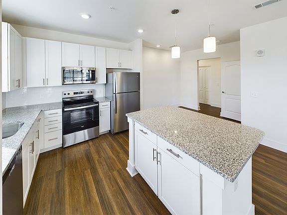 3rd image of 270 Arsdale Ave #26-104